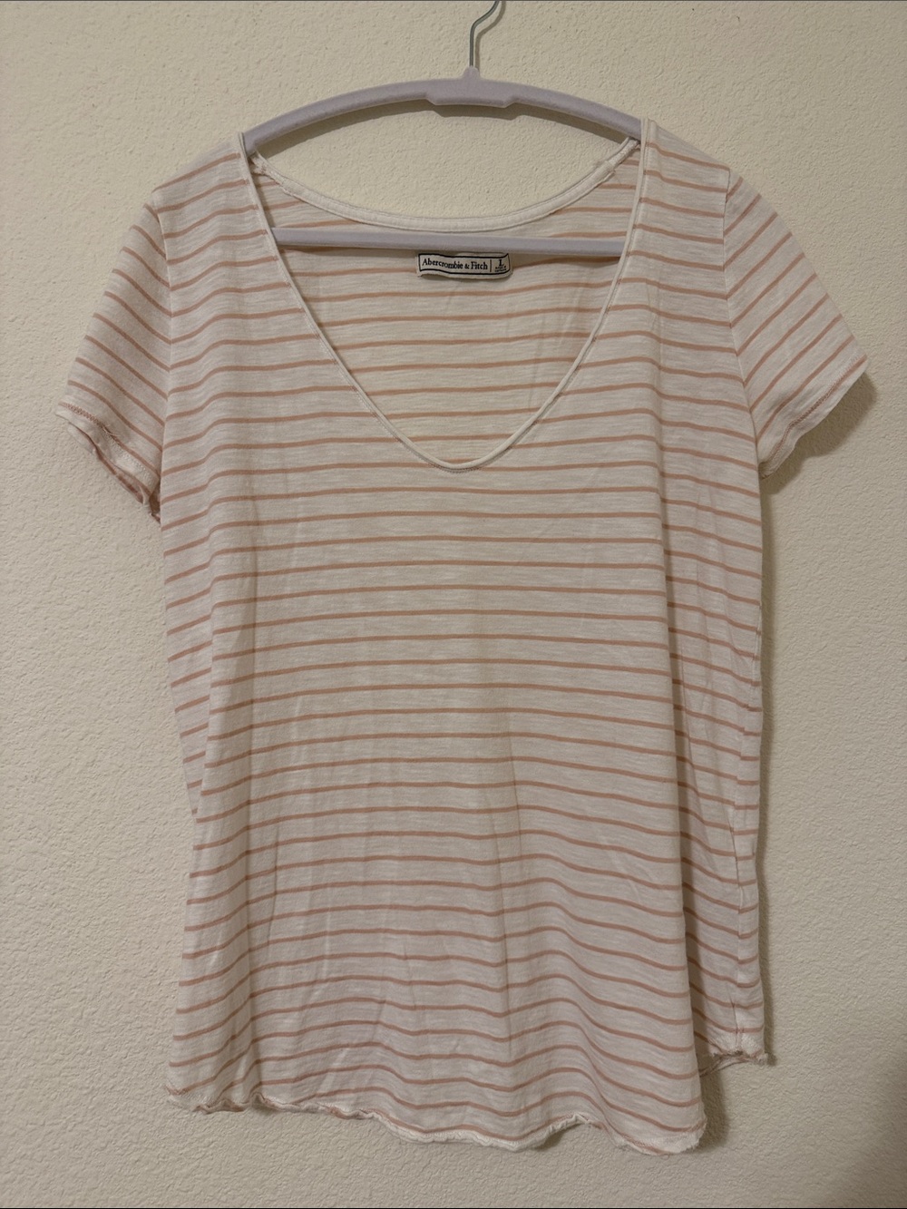Abercrombie & fitch size large pink and white stripe short sleeve v-neck t-shirt